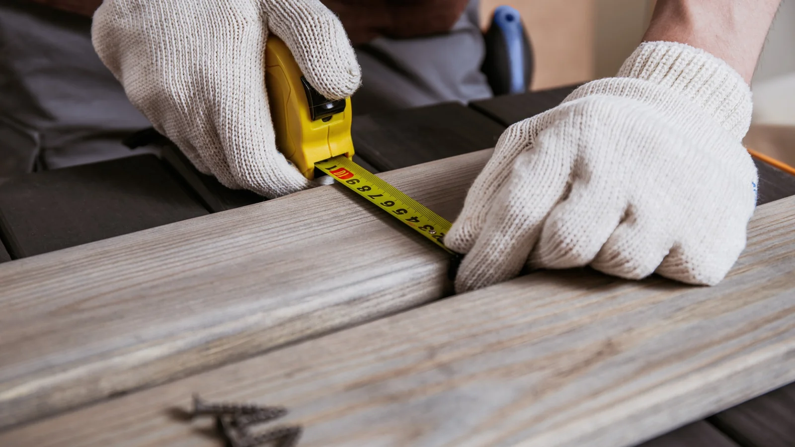 Measuring wood boards precisely with a tape measure